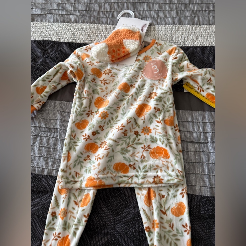 Pumpkin Print Kids Pajamas Set Jessica Simpson brand